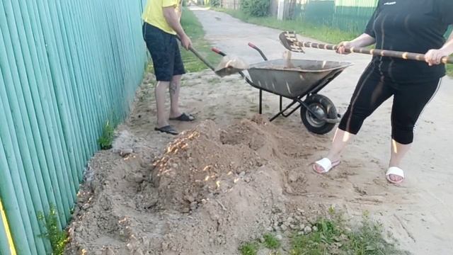 Купили дачу /Сбор на дачу /перевезли весь песок /семейство утят у нас на даче? смотреть онлайн