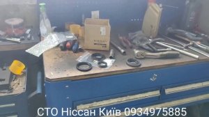 Ніссан Pathfinder R52 особливості заміни сальників піввісі, роздатки.