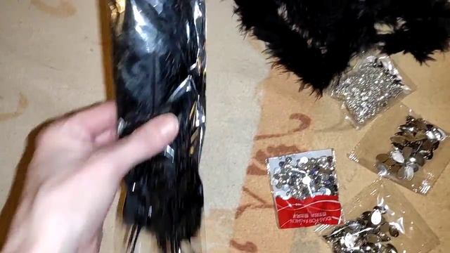 Черный купальник под пачку + стразы,перья ,кружева и черный мех для украшения