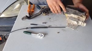 Как снять личинку замка водительской двери Ford Focus 1 короткое видео