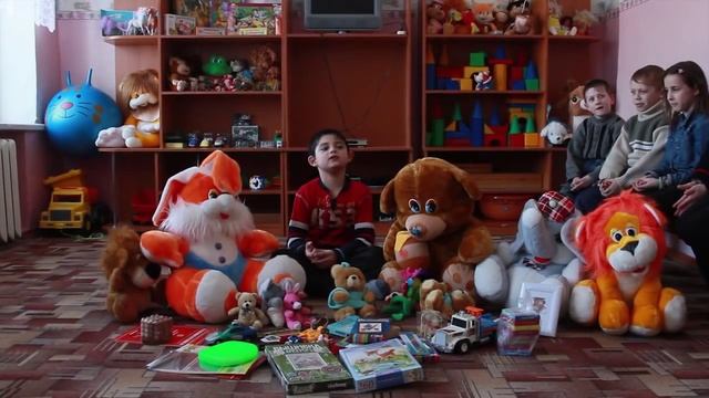 Вручение подарков в детском доме смотреть онлайн