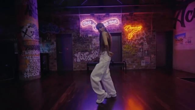 LILI's FILM #1-LISA Dance Performance Video смотреть онлайн