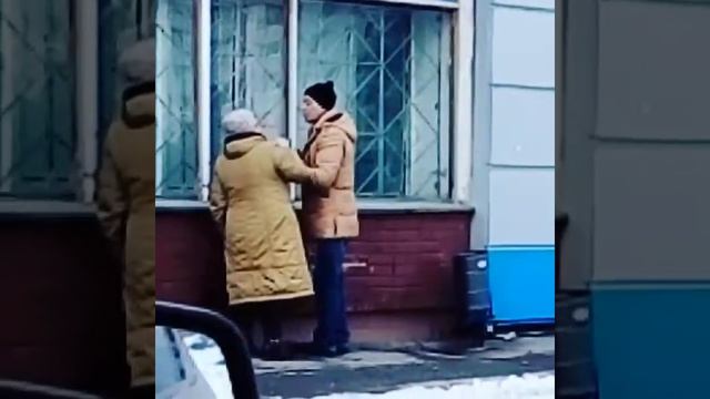 Мужик бреется на улице смотреть онлайн