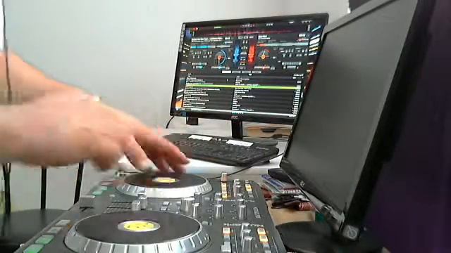 DJNOEL74's Webcam Video from March 29, 2012 12:32 PM смотреть онлайн