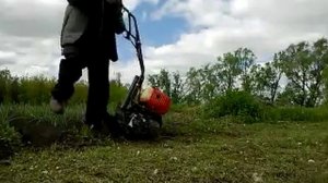 мото-тяпка «ВЖИК» в работе окучивание