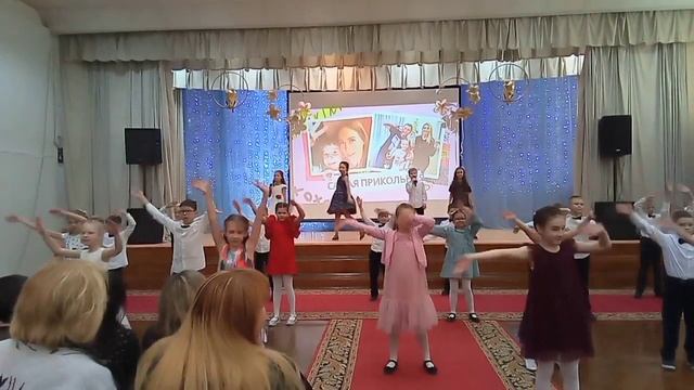 Поздравление для дорогих мамочек с 8 Марта! 2"А" класс Гимназия 8 г. Витебск смотреть онлайн