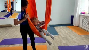 Детская йога в гамаках