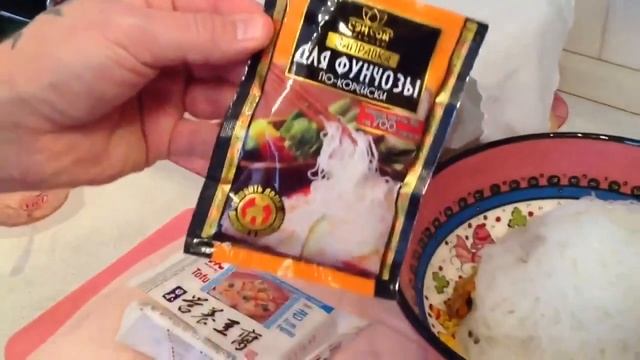=Сергей Симонов снова на РОЗОВОЙ КУХНЕ. Сегодня ВЬЕТНАМ. Вытирайте ВАШИ слюни - будет ОЧЕНЬ ВКУСНО= смотреть онлайн