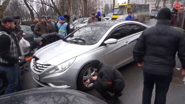 Прокурора Одессы возвращают в здание ОГА смотреть онлайн