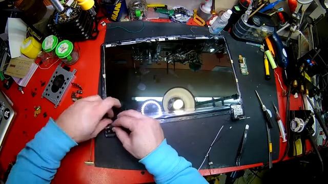 Asus S56C ремонт шлейфа матрицы. Пропадает подсветка изображения. смотреть онлайн