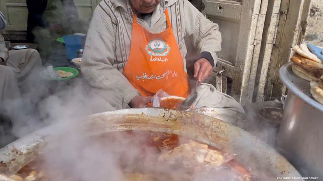 Lahore Tasty Nashta 41 Year old Man selling Siri Paya | Tara Bong Siri Paya | Street Food Pakistan смотреть онлайн