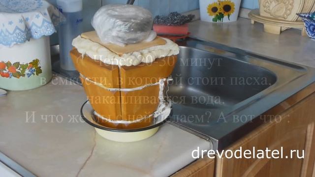 Изготовление творожной пасхи в деревянной пасочнице