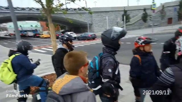 Покатушки по острову Балчуг и ......................... смотреть онлайн