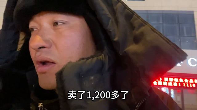 摆摊卖水果，上半场这货卖的奇怪，下半场扭转局面，回家喝酒 смотреть онлайн