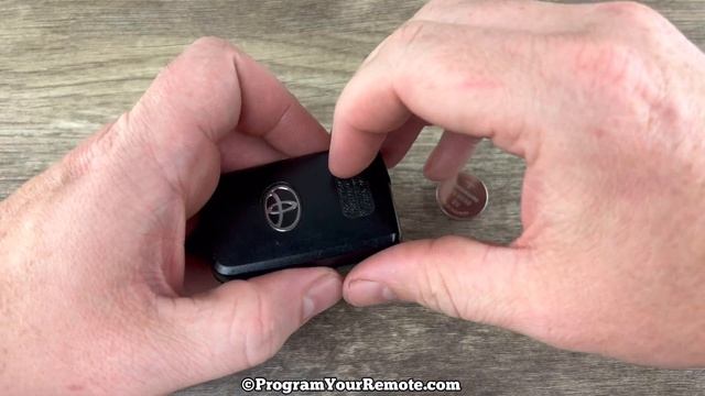 2013 - 2018 Toyota RAV4 Key Fob Battery Replacement - How To Change Or Replace Remote Batteries смотреть онлайн