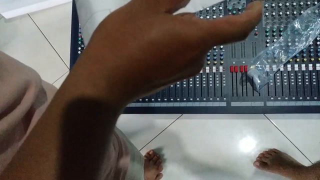 Unboxing & Review Mixer Audio Soundcraft LX7ii 32 Channel смотреть онлайн
