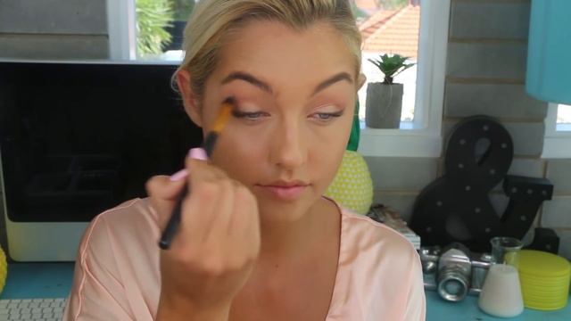 Victoria Secret Inspired Makeup Look смотреть онлайн