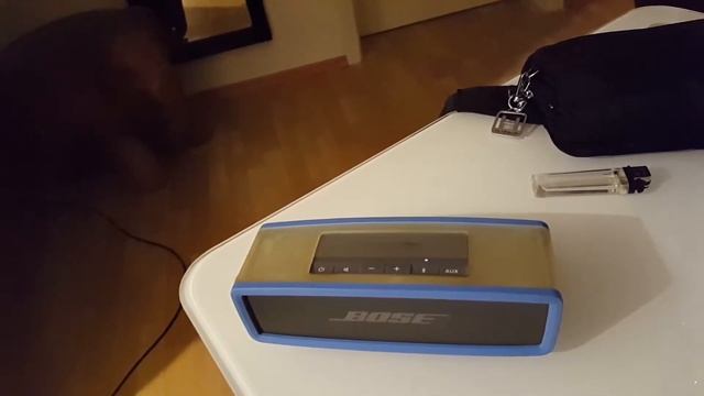 Bose SoundLink Mini schaltet sich im Betrieb selbst aus смотреть онлайн