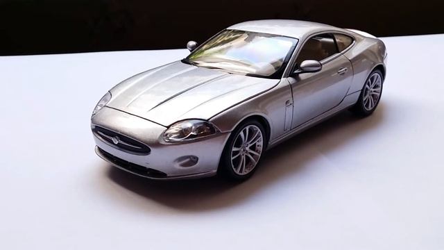 Reviewing The 1/24 Jaguar XK (X150) By Welly
