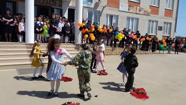 Танец "Алые закаты" 3б кл.Новокулинская СОШ № 2. День Победы смотреть онлайн