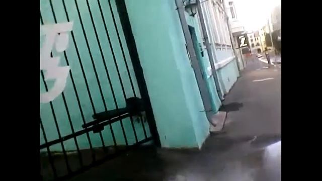 Мойка центрального фасада Московского Театра Юного Зрителя.27.08.2017.