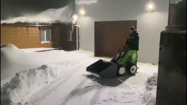 Мини-погрузчик Frontmen (Фронтмен). Уборка снега в частном секторе смотреть онлайн