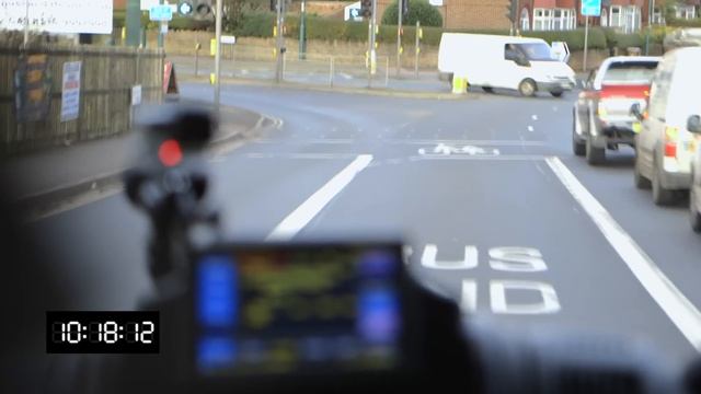 A day in the life of an ambulance crew in the East Midlands смотреть онлайн
