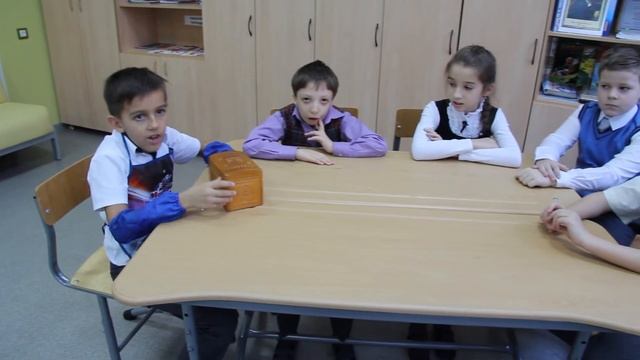 «Учащиеся 3 класса Частного Лицея №1"Спутник"» читает произведение «Ларчик» И. А. Крылова смотреть онлайн