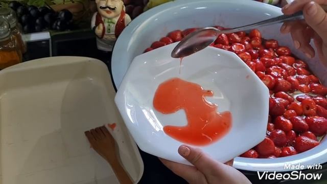 Sirop de căpșuni. Sau bomboane de căpșuni. pentru Diserturi. Și Limonadă смотреть онлайн