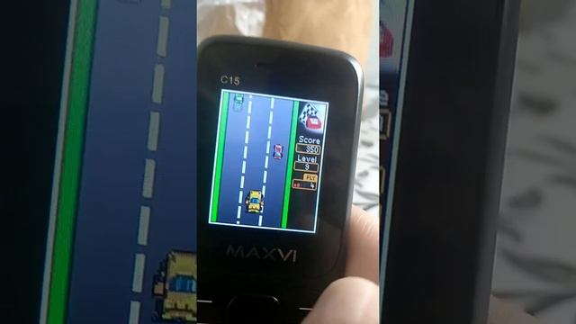 Установил рекорд 395 в игре гонки F1 на кнопочном телефоне Maxvi C15 смотреть онлайн