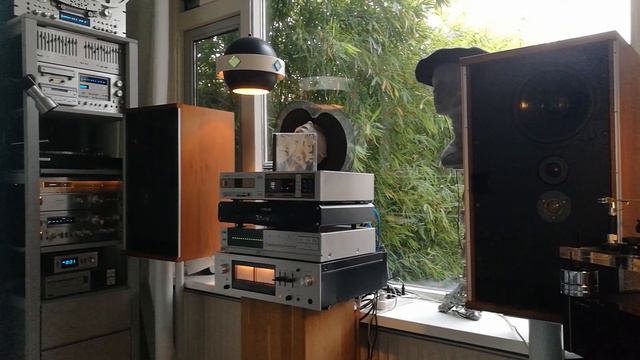 B&W speakers DM2 powered by Luxman 5L15 смотреть онлайн