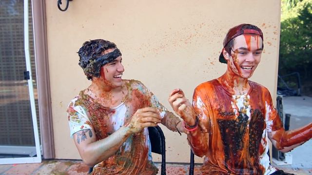MESSY Sauce Showers смотреть онлайн