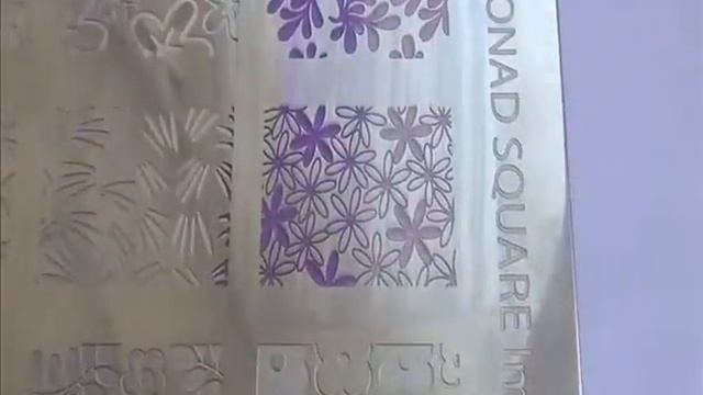 Цветочный дизайн c пластиной Konad Square Image Plate 11 / Gradient stamping flower design смотреть онлайн