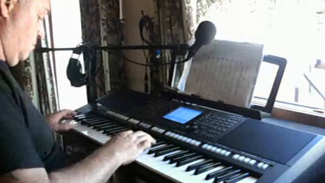 Love Me Tender gespeeld op keyboard смотреть онлайн