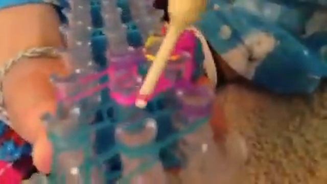 Part 2 of the rainbow loom hibiscus flower смотреть онлайн