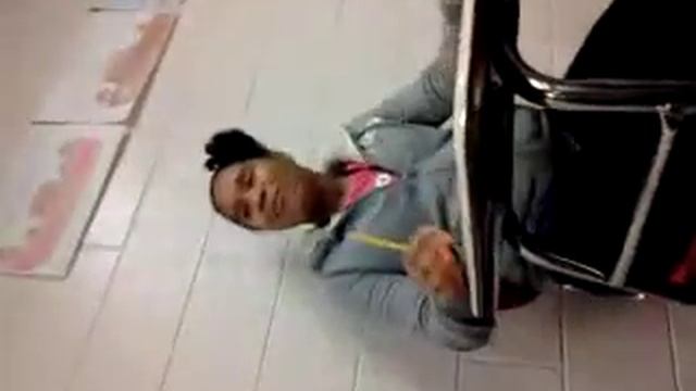 Girl goes crazy in school смотреть онлайн