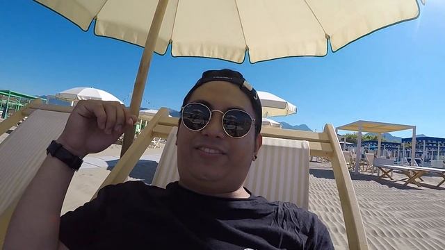 ONE DAY VACATION AT FORTE DEI MARMI, ITALY (2020) смотреть онлайн