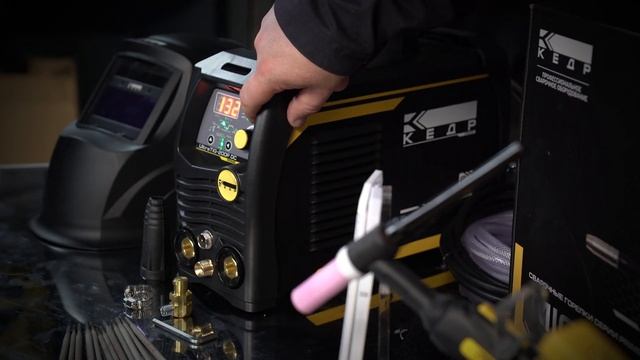 ИНВЕРТОРНЫЙ СВАРОЧНЫЙ АППАРАТ КЕДР ULTRATIG-200P DC смотреть онлайн