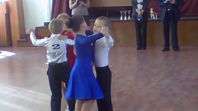 Саша и Катя.Вальс 2-е место. смотреть онлайн