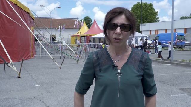Faire découvrir l'art du cirque aux enfants avec l'association Passing смотреть онлайн