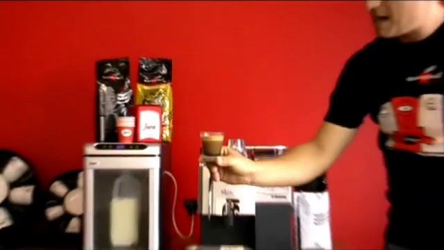 How to Make a Cappuccino & Macchiato with the Saeco Royal Cappuccino смотреть онлайн