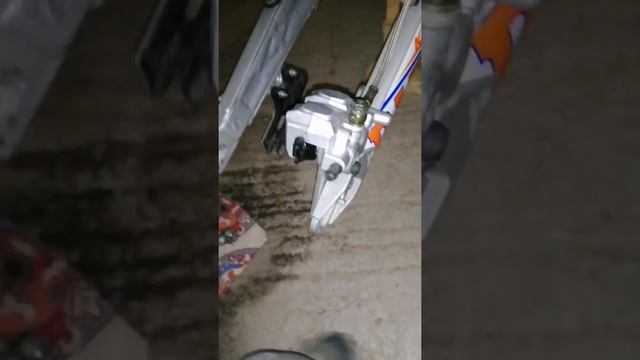 Замена ступичных подшипников и сальников на Kayo K1 250MX смотреть онлайн