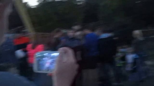 Индеец играет на инструментах