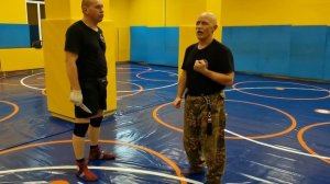 От атак ножом.Защита путём ударного подавления.В Н Крючков