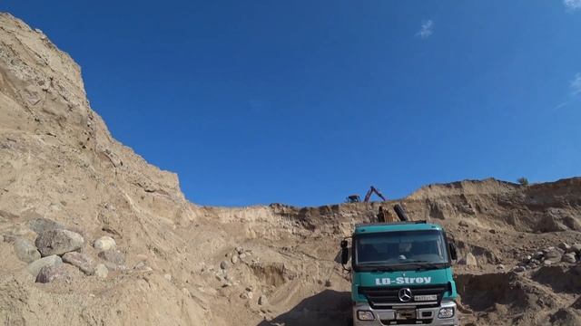 Terex tlb 840 работает в паре с экскаватором Volvo 210 смотреть онлайн