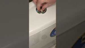 Как открыть бачок унитаза.