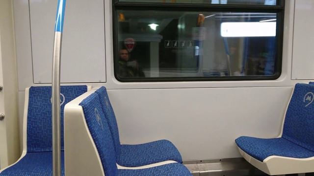 Работа кнопок адресного открытия дверей в вагонах 81-765.2 на филёвской линии смотреть онлайн