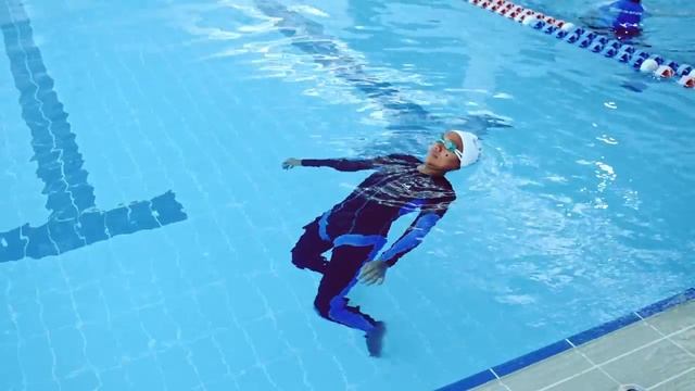 LEARN TO SWIM | Ep.3 Back Floating and Gliding | How to float on back on back for beginners смотреть онлайн