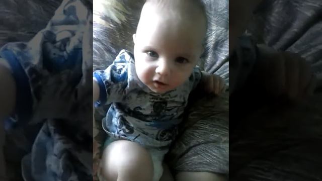 Сынок пытается сесть(4 месяца) смотреть онлайн