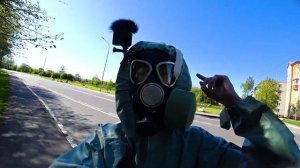 Кого пустят в магазин? Реакция прохожих на человека в противогазе!